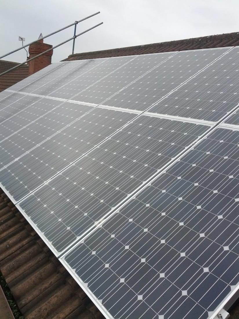 Detalle de paneles solares instalados